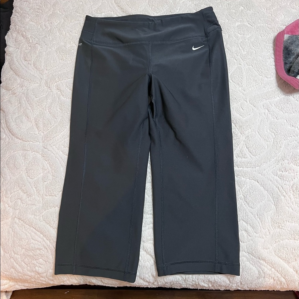 Nike dri fit capris